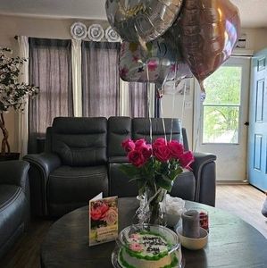 Meet your Posher, Kenise